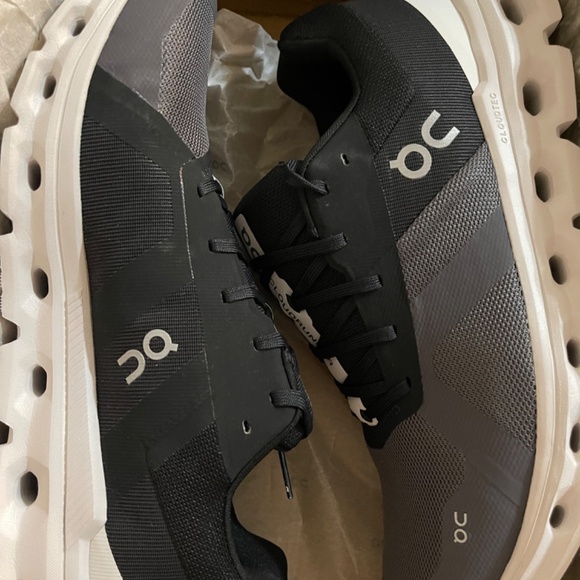 New On cloud Running Sneakers - Picture 3 of 3